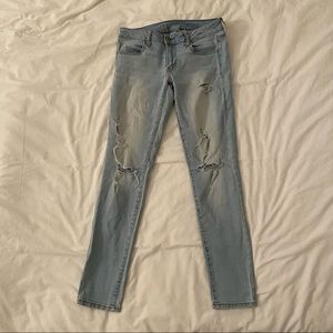 Light Wash Distressed Jegging